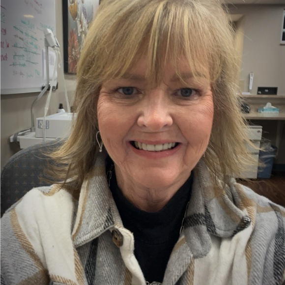 Meet your Posher, Micki - Picture 1 of 1